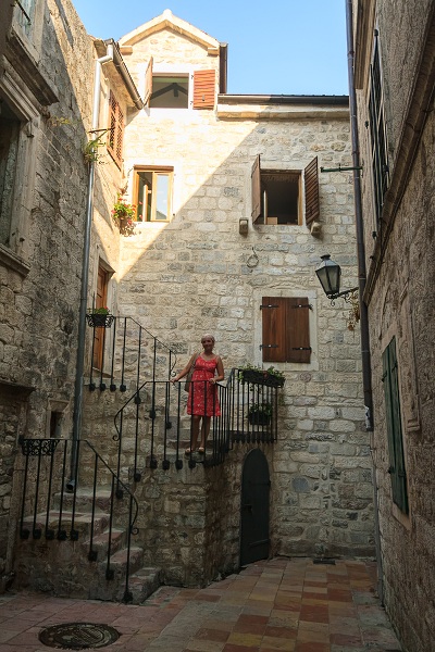 Uliczka Starego Miasta w Kotorze.